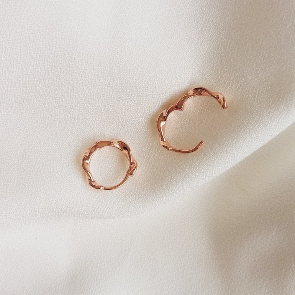 *NEW 925 Sterling Silver Wave Hoop Earrings - Picture 7 of 13